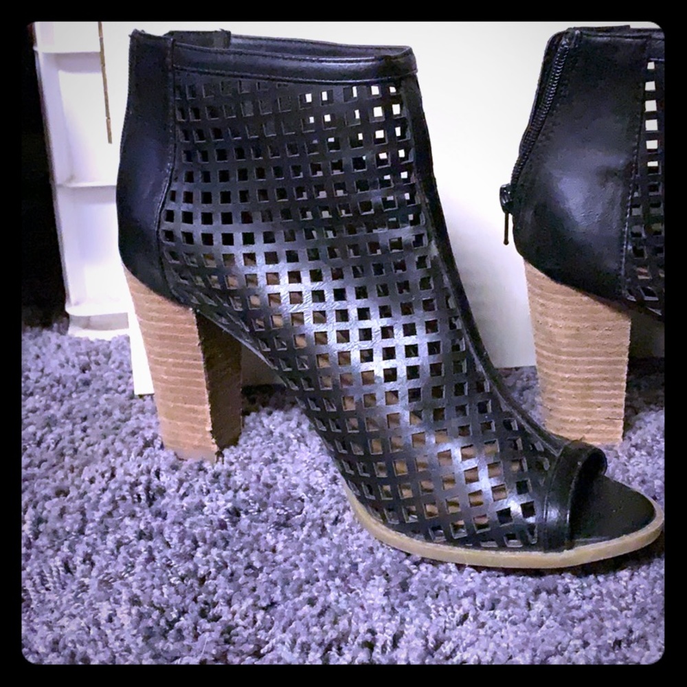 Report open-toed heeled boots